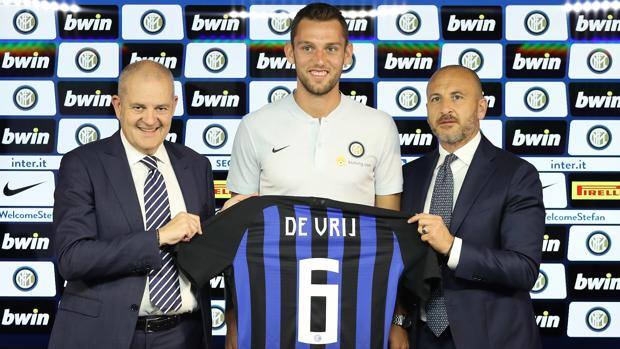 Seconda Maglia Inter Milan STEFAN DE VRIJ Seconda Maglia Inter Milan STEFAN DE VRIJ
